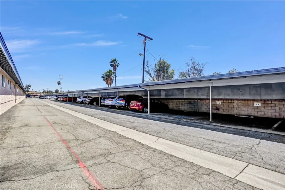 2891 Canyon Crest #15 Riverside, CA 92507