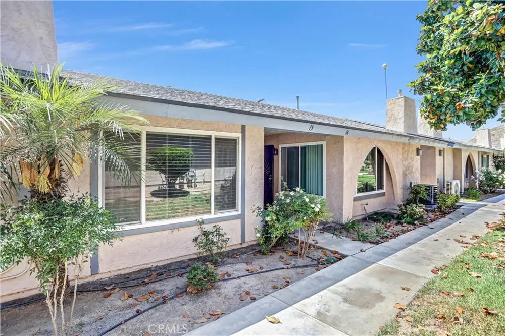 2891 Canyon Crest #15 Riverside, CA 92507