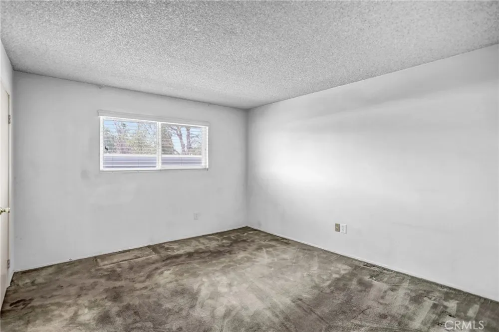 2891 Canyon Crest #15 Riverside, CA 92507