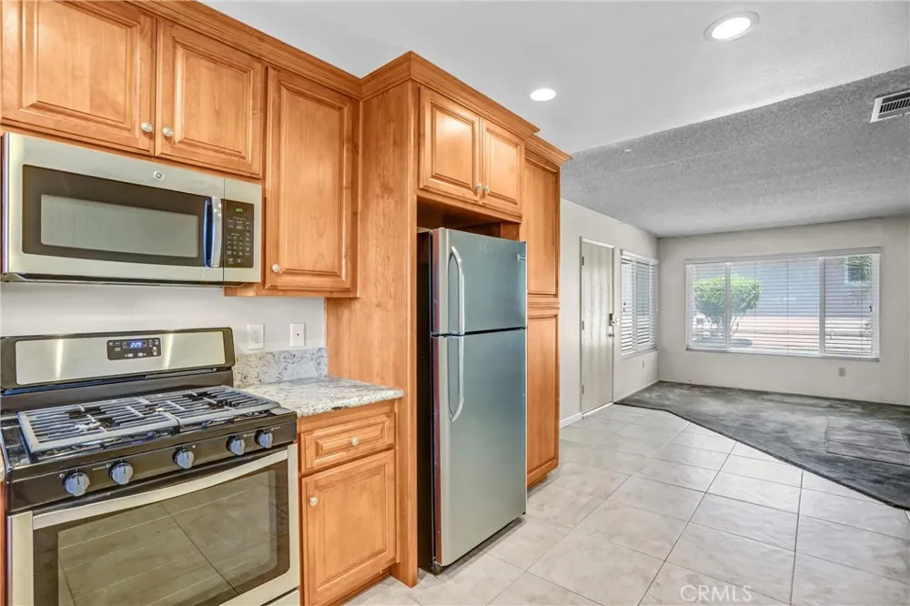 2891 Canyon Crest #15 Riverside, CA 92507