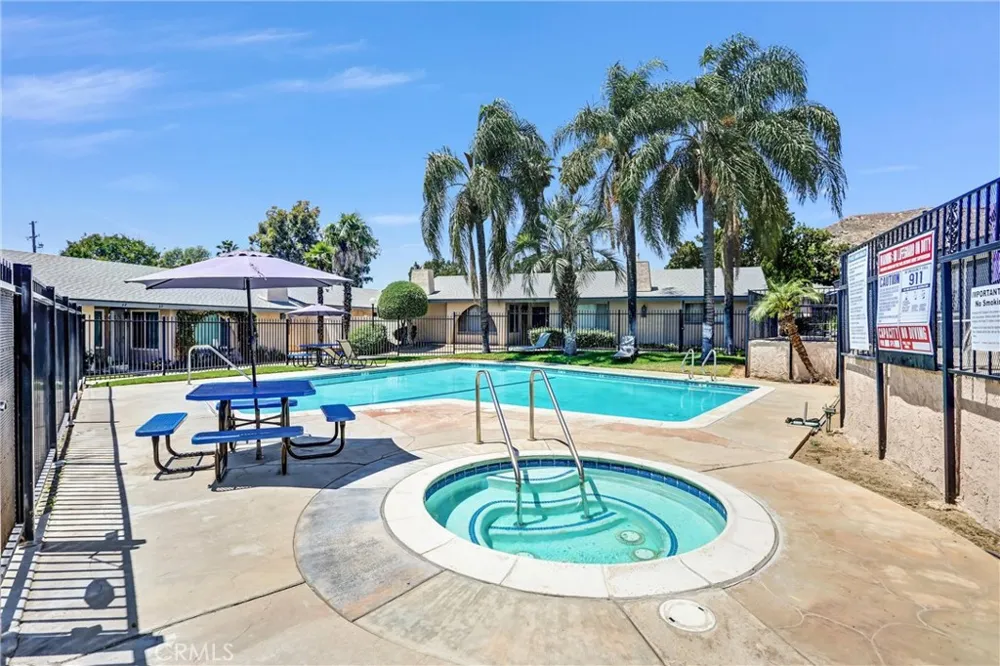2891 Canyon Crest #15 Riverside, CA 92507