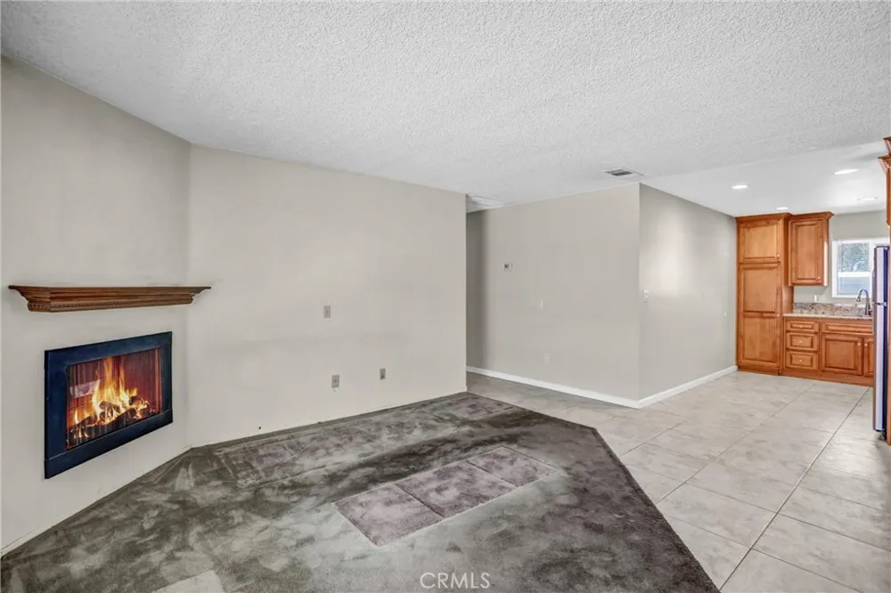 2891 Canyon Crest #15 Riverside, CA 92507