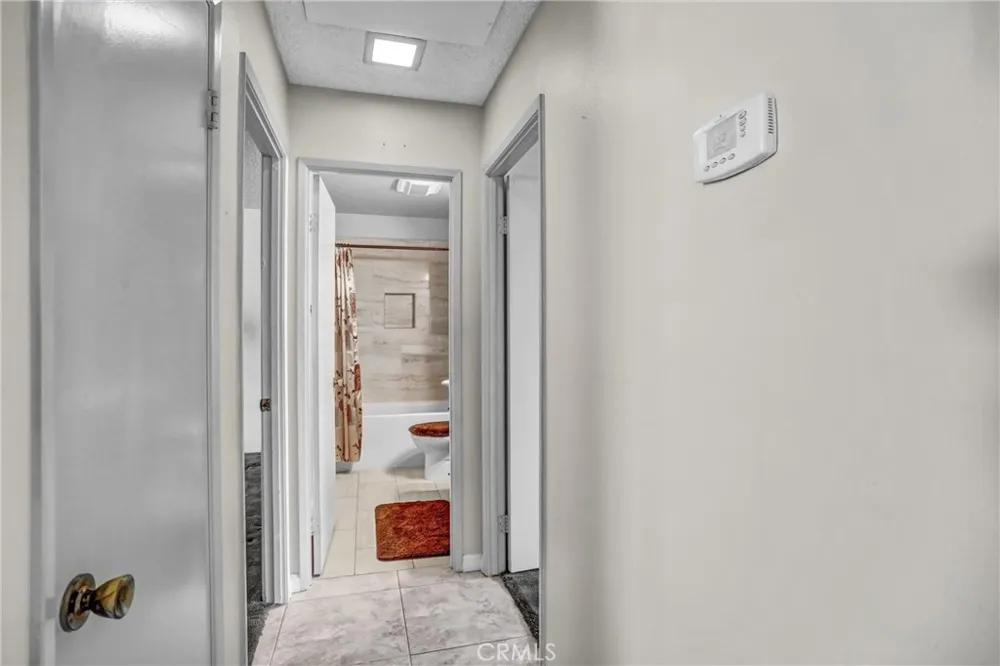 2891 Canyon Crest #15 Riverside, CA 92507