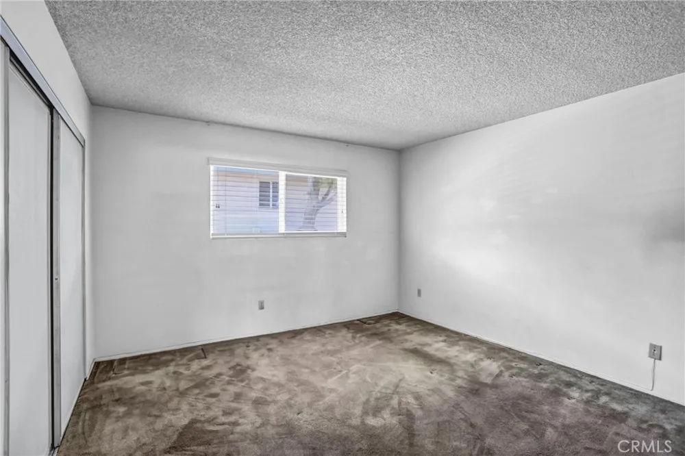 2891 Canyon Crest #15 Riverside, CA 92507