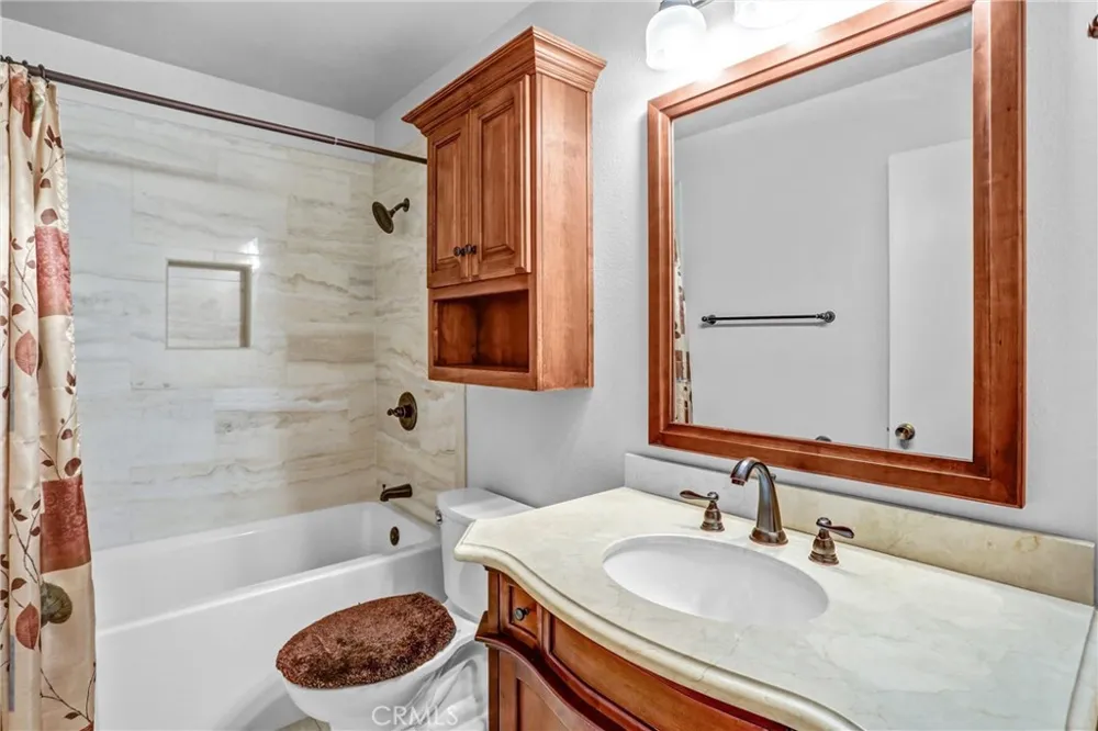 2891 Canyon Crest #15 Riverside, CA 92507