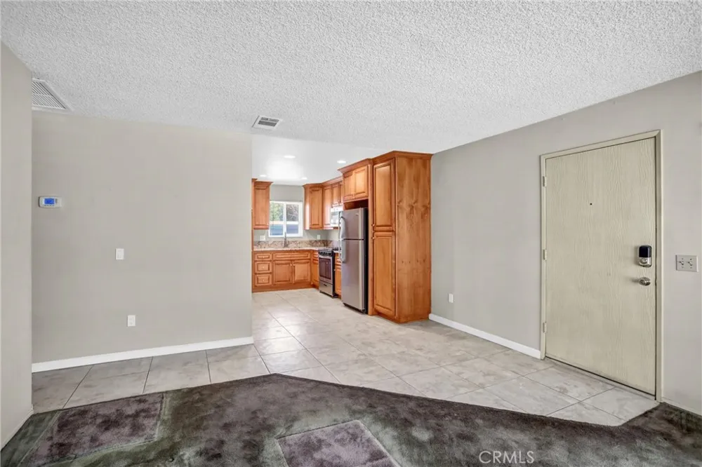 2891 Canyon Crest #15 Riverside, CA 92507