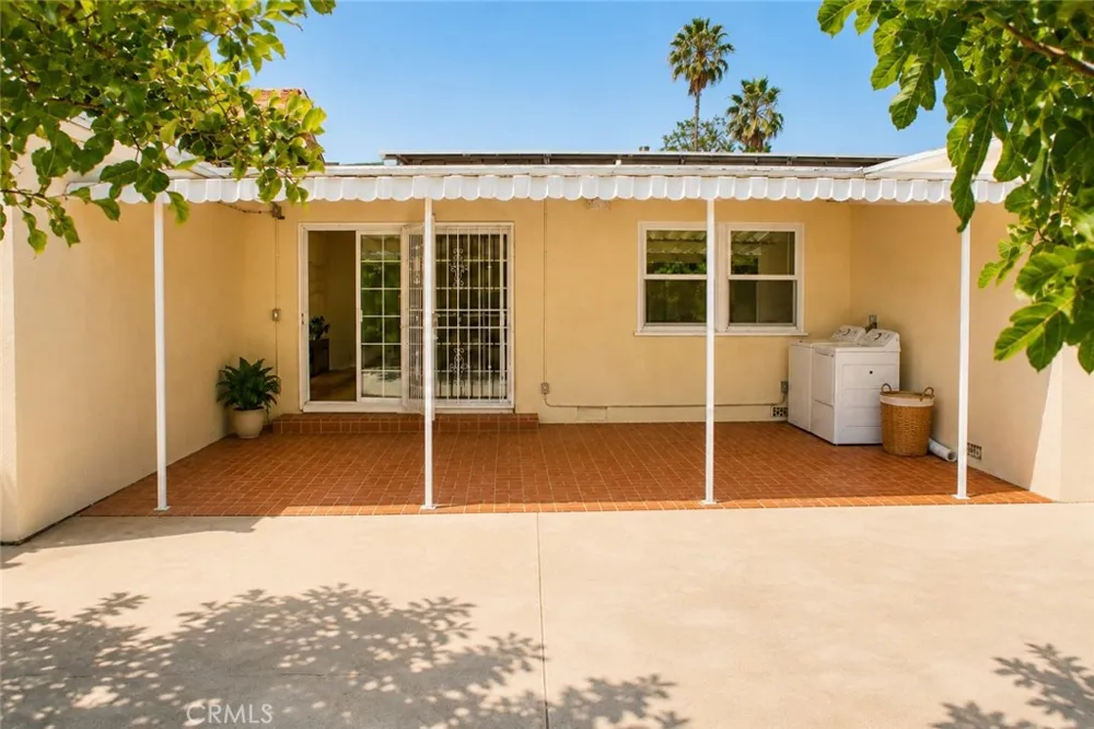 17144 Burton Street Lake Balboa, CA 91406