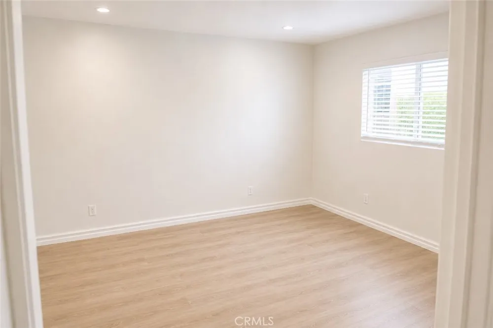17144 Burton Street Lake Balboa, CA 91406