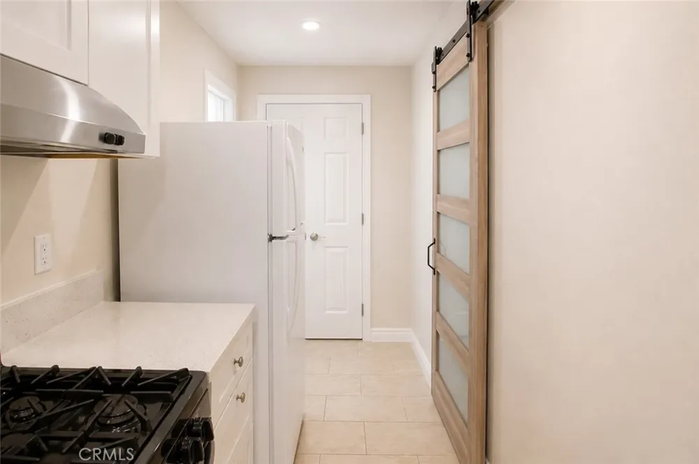 17144 Burton Street Lake Balboa, CA 91406