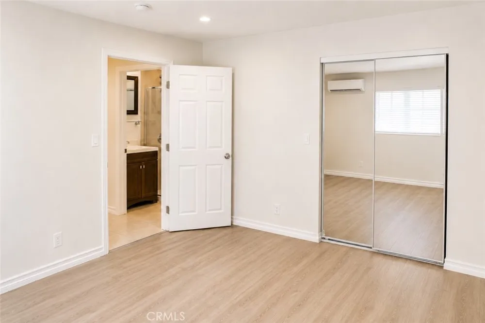 17144 Burton Street Lake Balboa, CA 91406