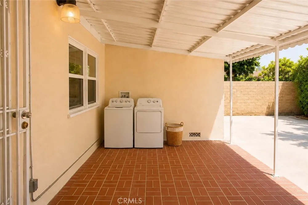 17144 Burton Street Lake Balboa, CA 91406