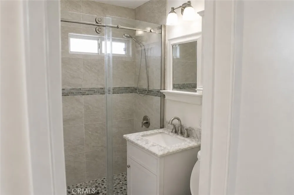 17144 Burton Street Lake Balboa, CA 91406
