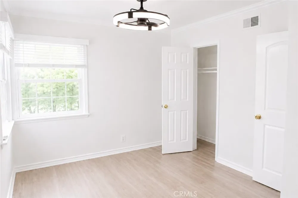 17144 Burton Street Lake Balboa, CA 91406