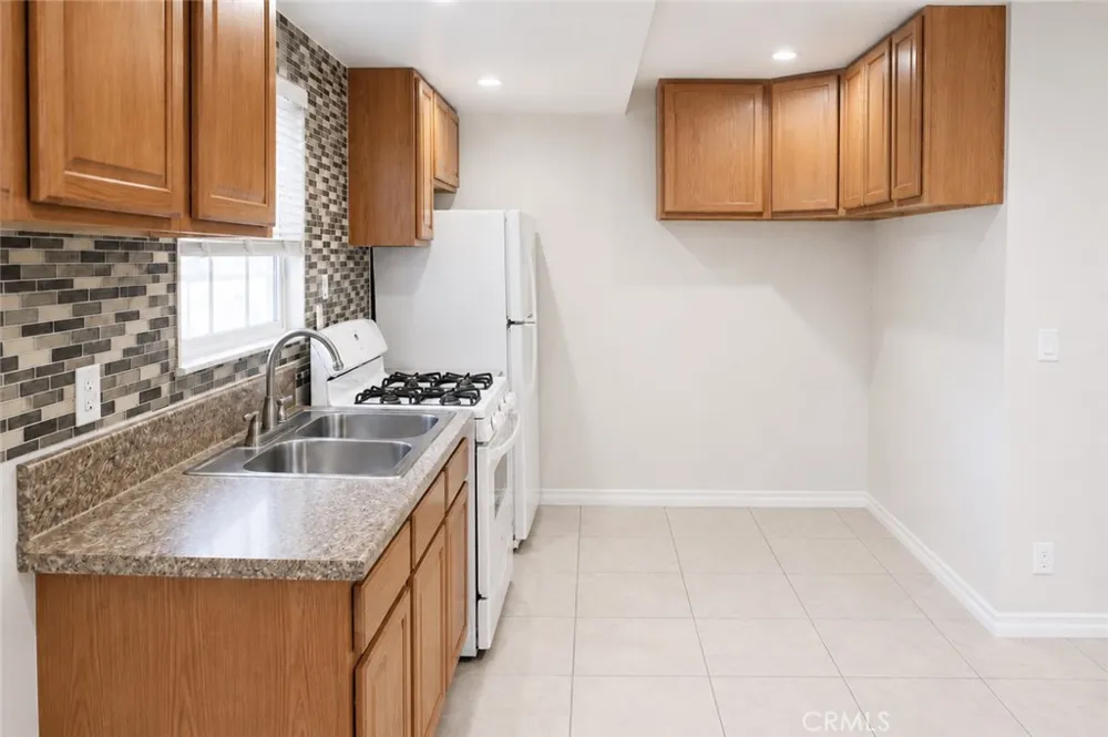 17144 Burton Street Lake Balboa, CA 91406