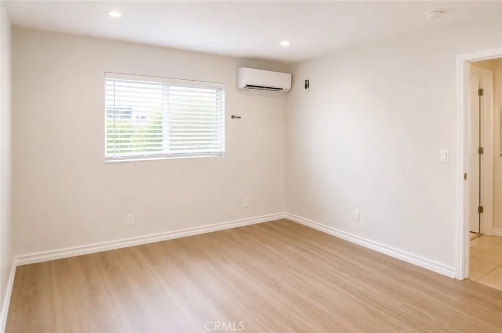 17144 Burton Street Lake Balboa, CA 91406