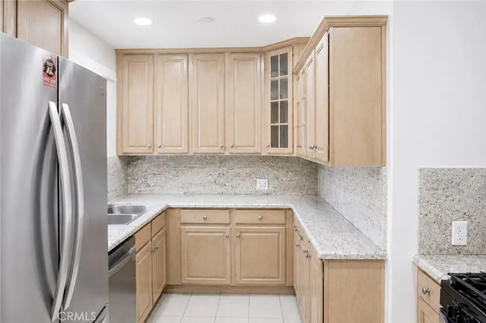 17144 Burton Street Lake Balboa, CA 91406