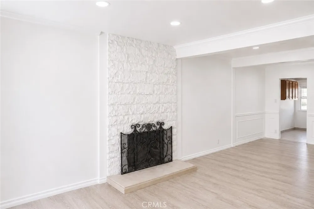 17144 Burton Street Lake Balboa, CA 91406