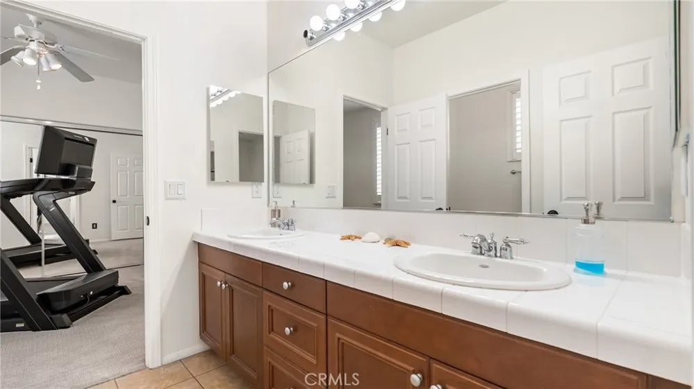 22238 Evening Star Court Saugus, CA 91390