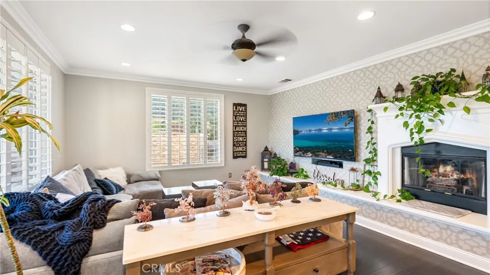 22238 Evening Star Court Saugus, CA 91390