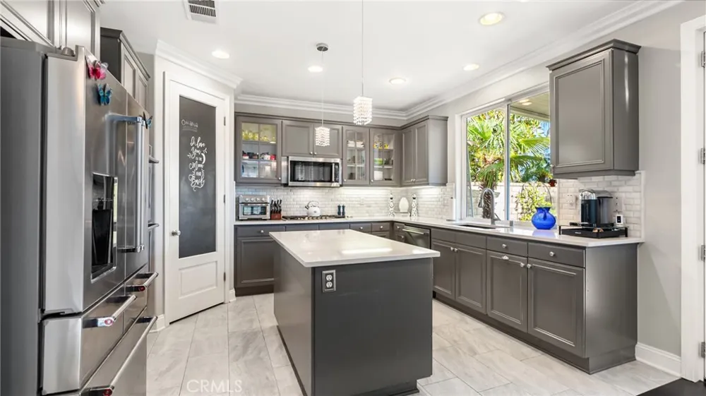 22238 Evening Star Court Saugus, CA 91390