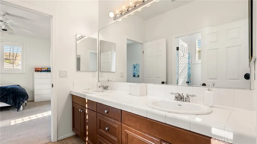 22238 Evening Star Court Saugus, CA 91390