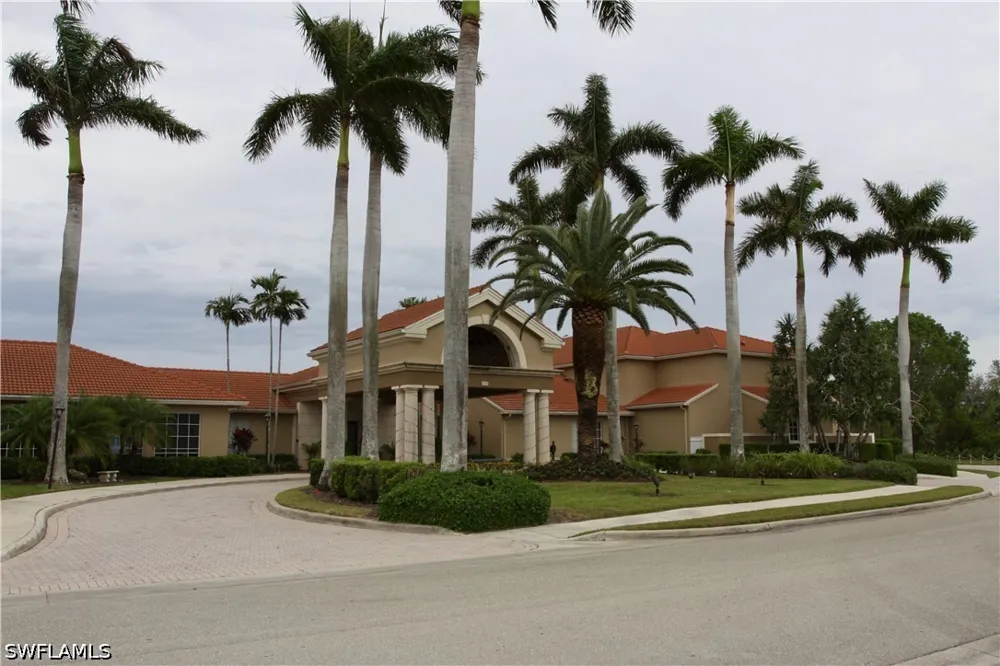 Huntington Lakes Circle #103 Naples, FL 34119