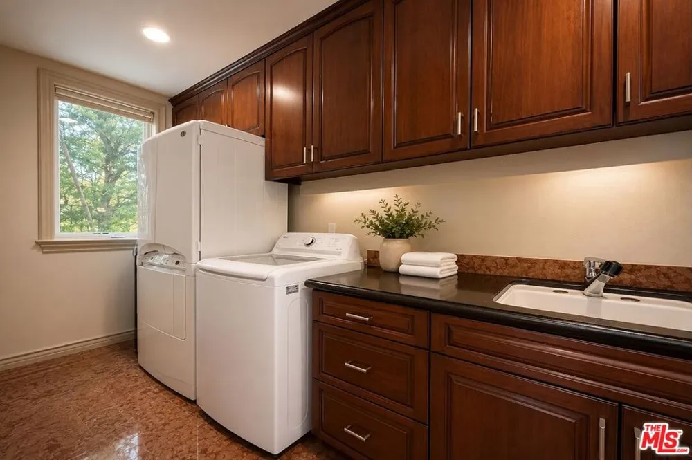 868 Braewood Court South Pasadena, CA 91030