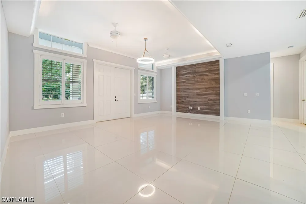 6th Avenue SE Naples, FL 34117