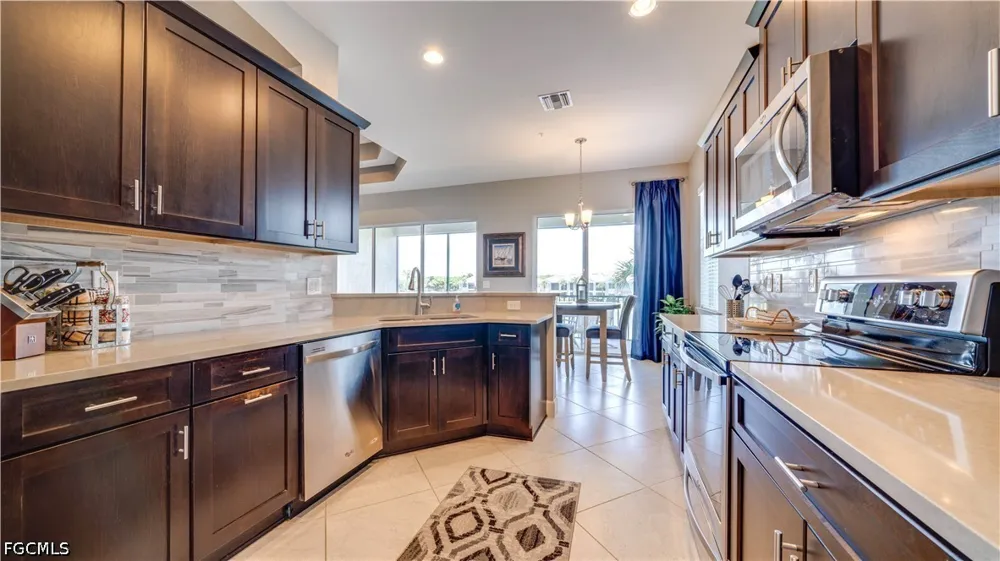 Glastonbury Circle #202 Fort Myers, FL 33913