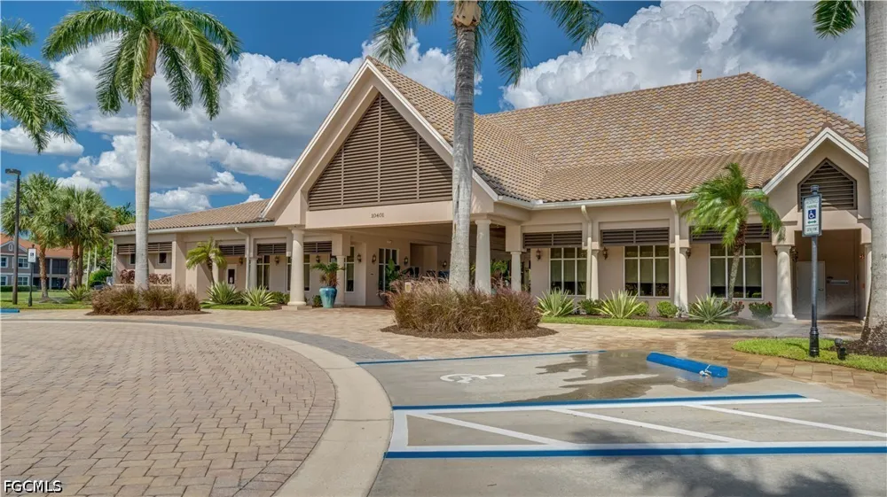 Glastonbury Circle #202 Fort Myers, FL 33913