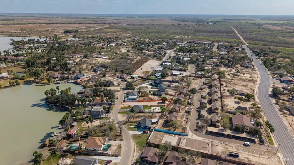 932 S Kika De La Garza Boulevard La Joya, TX 78560