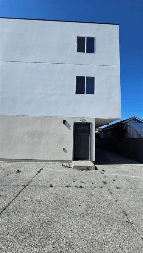 213 W 43rd
