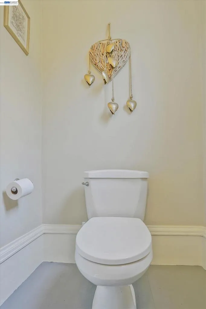2056 Santa Clara Ave Alameda, CA 94501