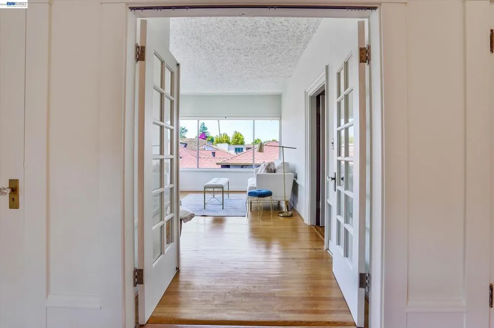 2056 Santa Clara Ave Alameda, CA 94501