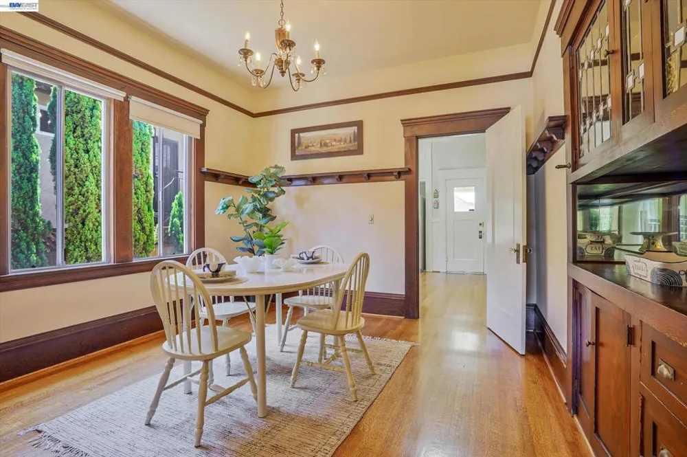2056 Santa Clara Ave Alameda, CA 94501