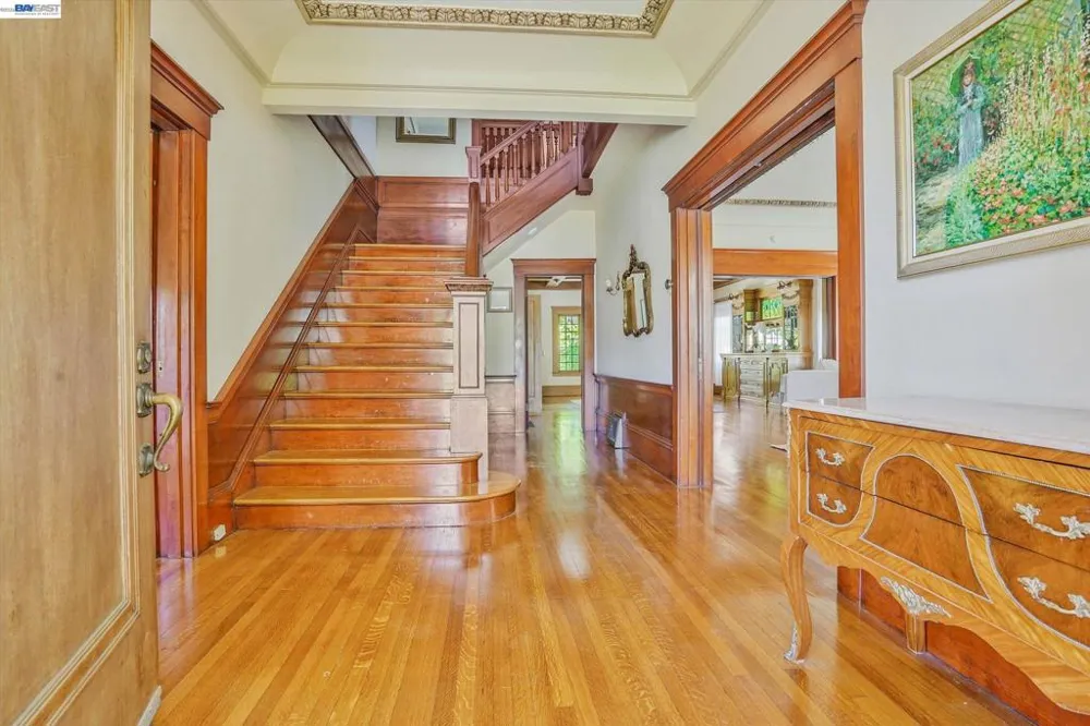 2056 Santa Clara Ave Alameda, CA 94501