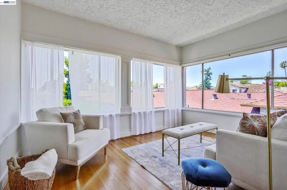 2056 Santa Clara Ave Alameda, CA 94501