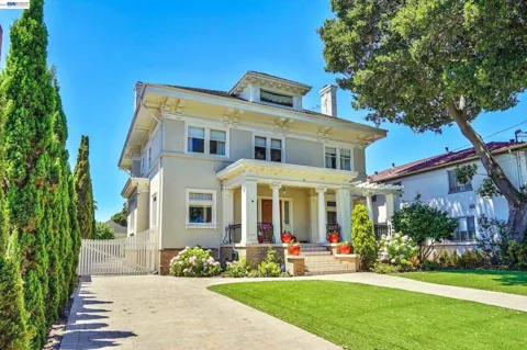 2056 Santa Clara Ave