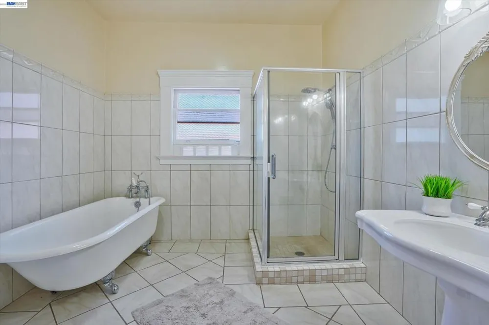 2056 Santa Clara Ave Alameda, CA 94501