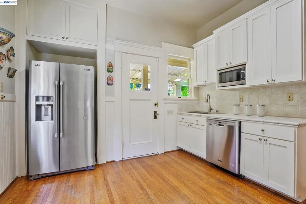 2056 Santa Clara Ave Alameda, CA 94501