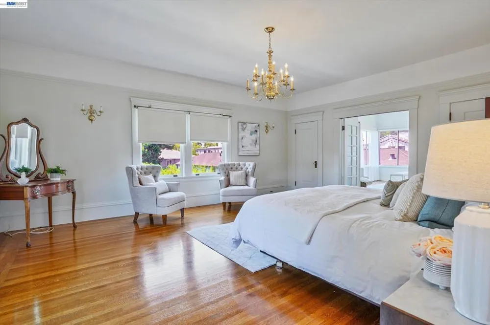 2056 Santa Clara Ave Alameda, CA 94501