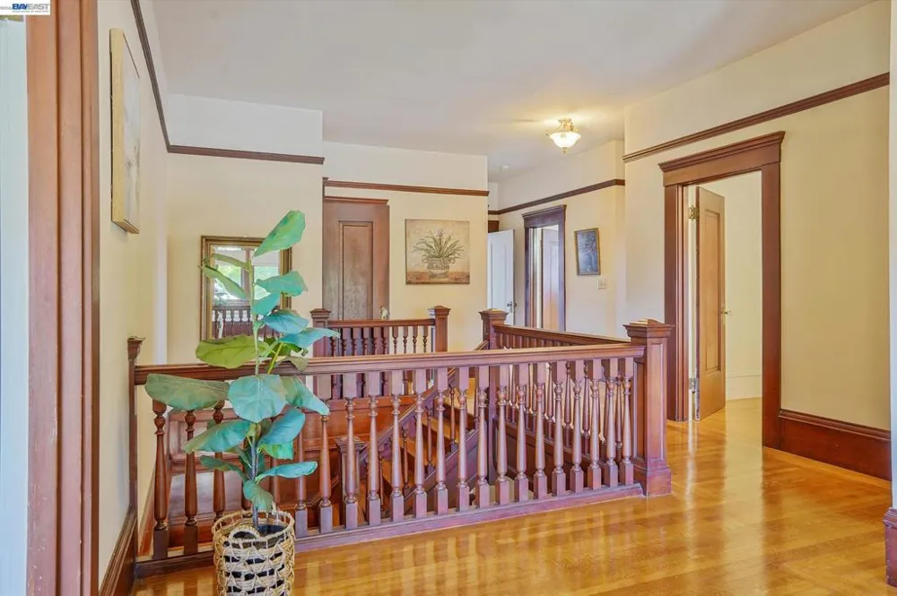 2056 Santa Clara Ave Alameda, CA 94501