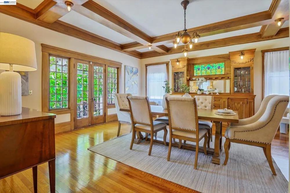 2056 Santa Clara Ave Alameda, CA 94501