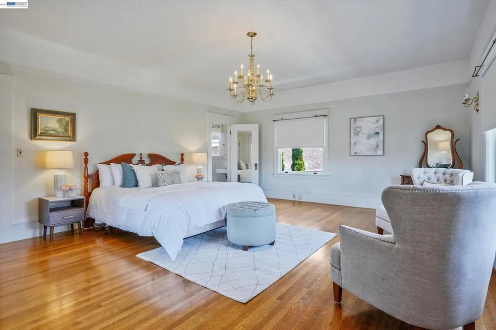 2056 Santa Clara Ave Alameda, CA 94501