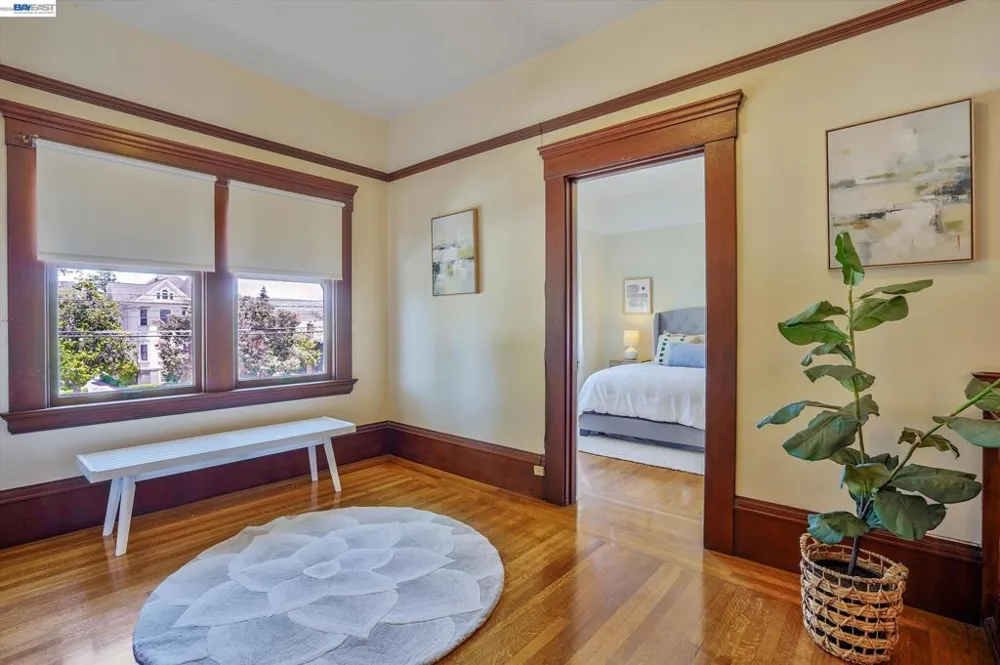 2056 Santa Clara Ave Alameda, CA 94501