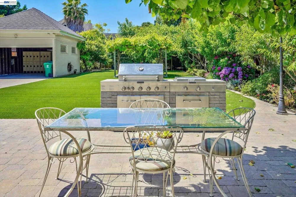 2056 Santa Clara Ave Alameda, CA 94501