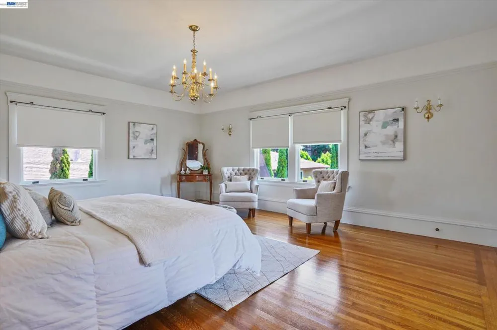 2056 Santa Clara Ave Alameda, CA 94501