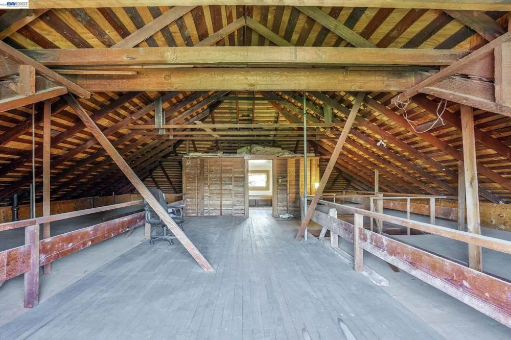 2056 Santa Clara Ave Alameda, CA 94501