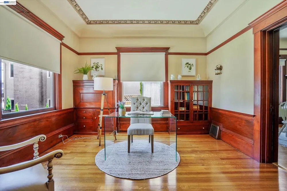 2056 Santa Clara Ave Alameda, CA 94501