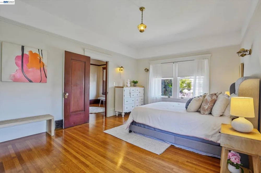 2056 Santa Clara Ave Alameda, CA 94501